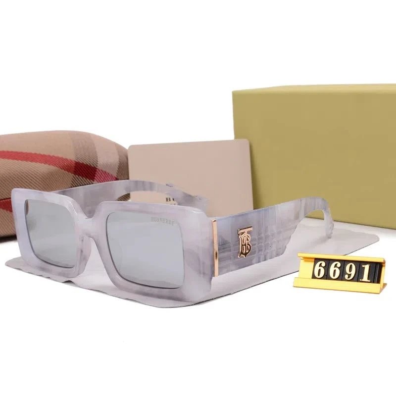 Burberry Square Tortoiseshell Sunglasses with Iconic Check Case - 3