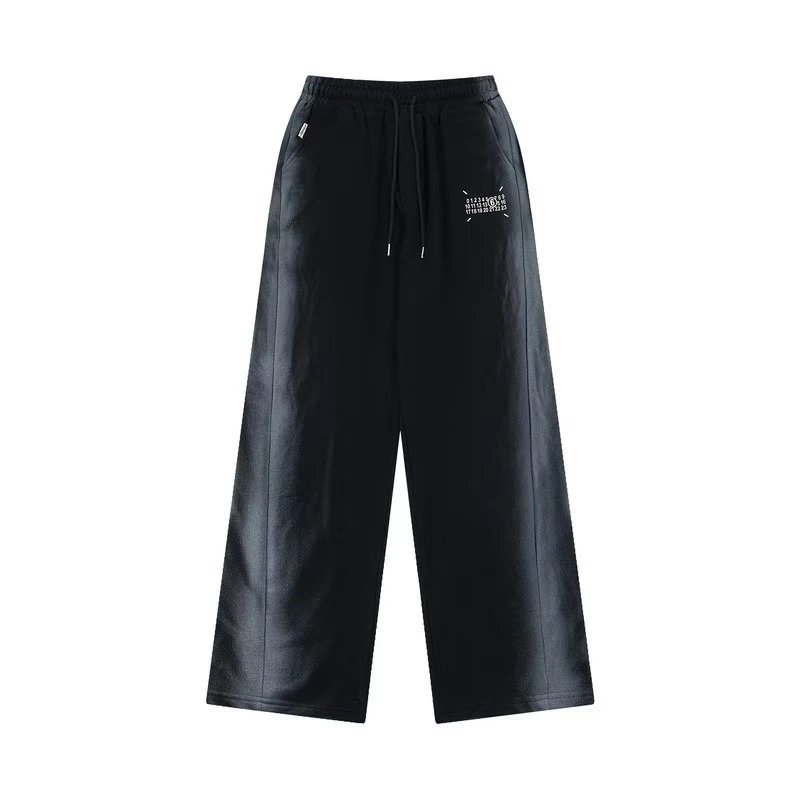 Maison Margiela Shorts Elastic-Waist Numeric Logo Graphic — 33
