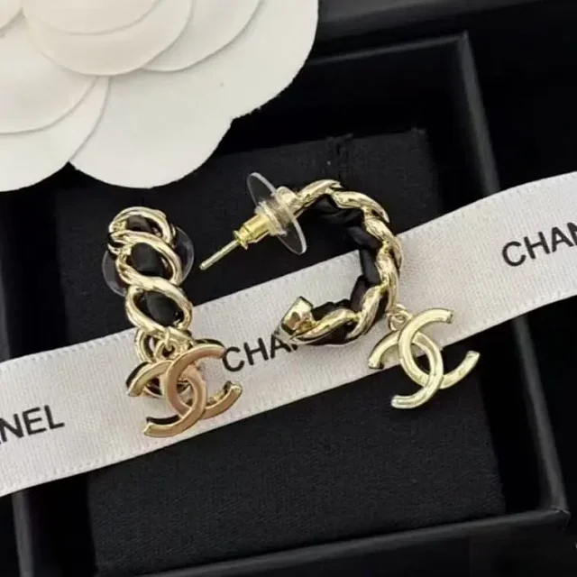 Dior Jewelry Gold-Tone Pearl and Star Drop Earrings product detail image 8