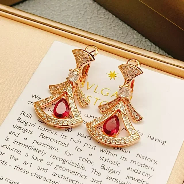 Dior Jewelry Gold-Tone Pearl and Star Drop Earrings product detail image 14