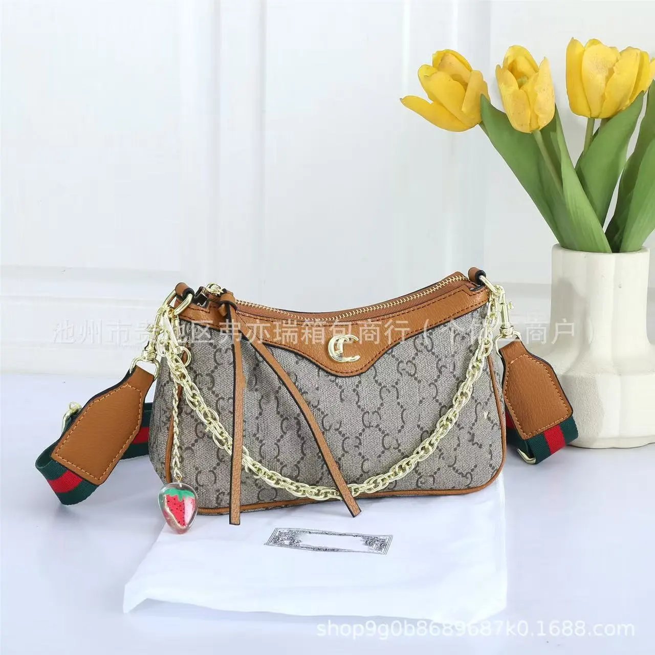 Gucci Crossbody Bags Chain-strap flap with GG monogram or quilted double-G hardware — One five: 24*6*14