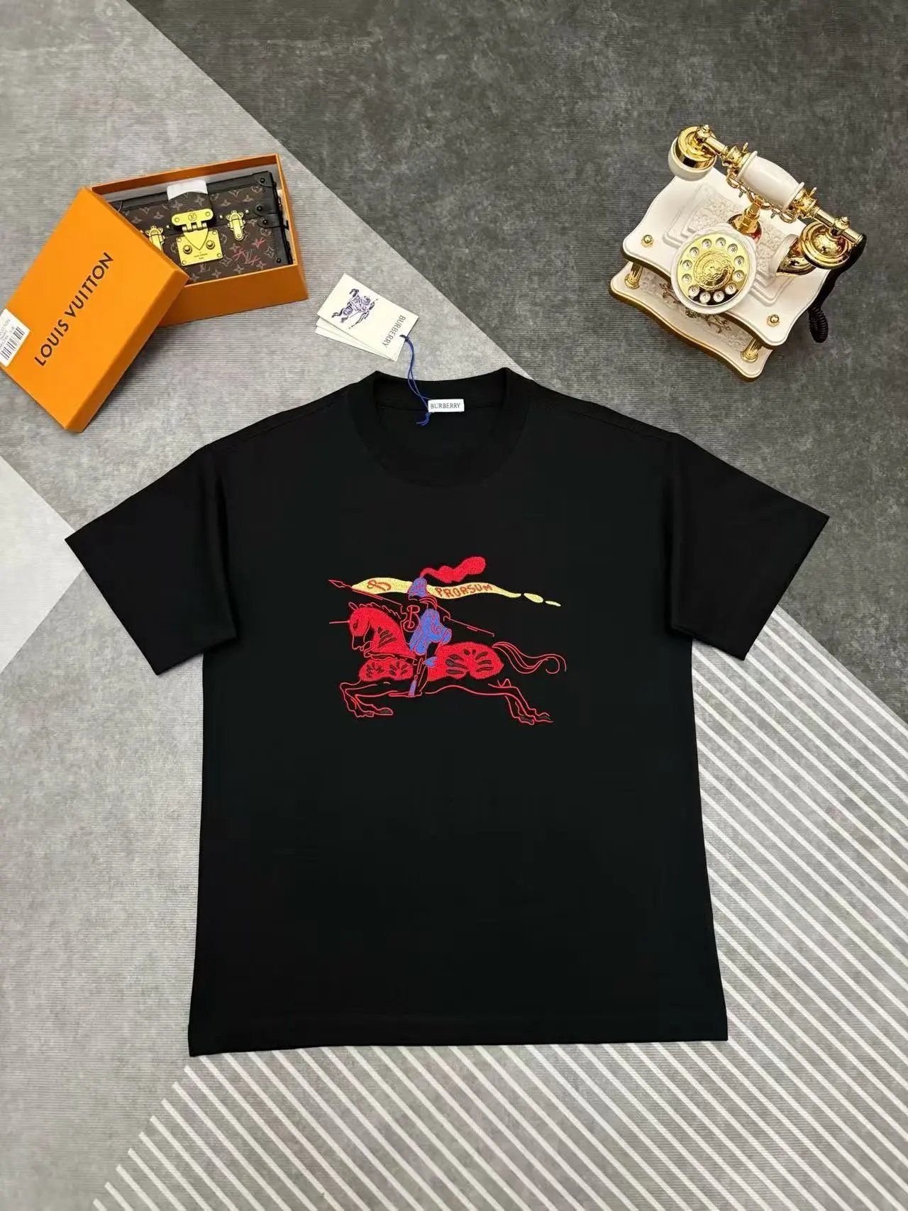 Burberry T-Shirts Short-Sleeve Graphic Logo T-Shirt — 25
