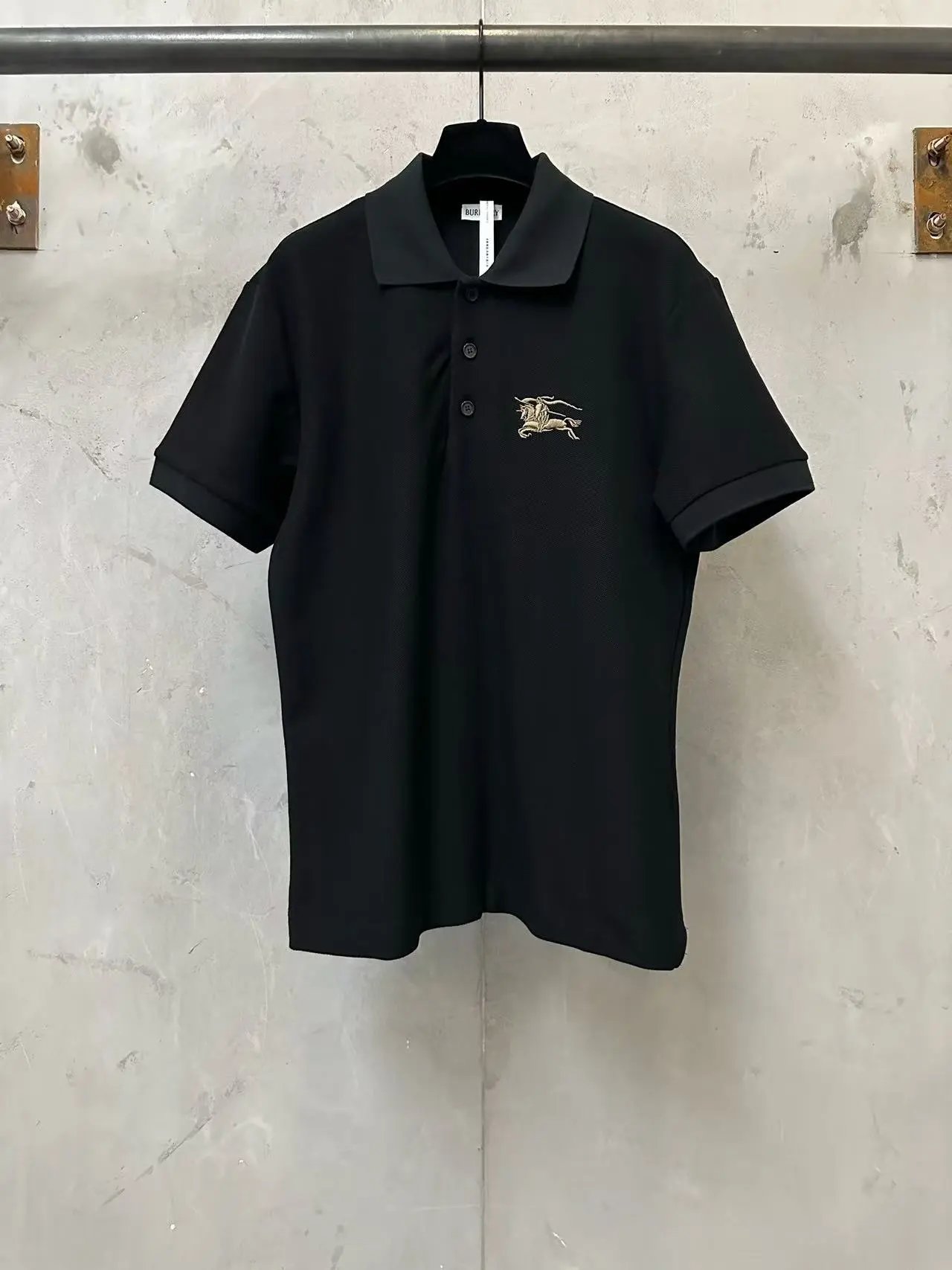 Burberry T-Shirts Short-Sleeve Graphic Logo T-Shirt — 37