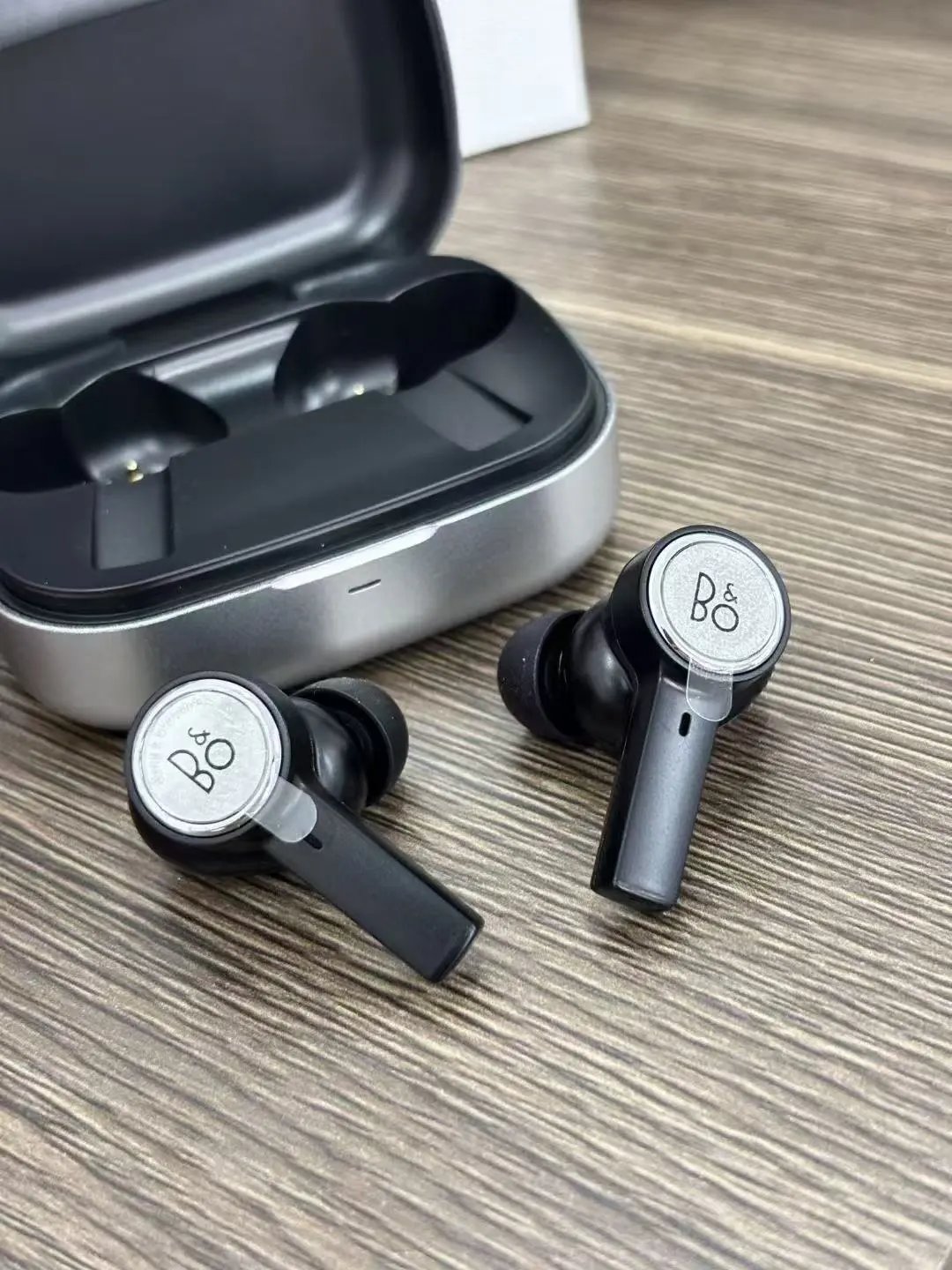 Bang & Olufsen Wireless earbuds image 4