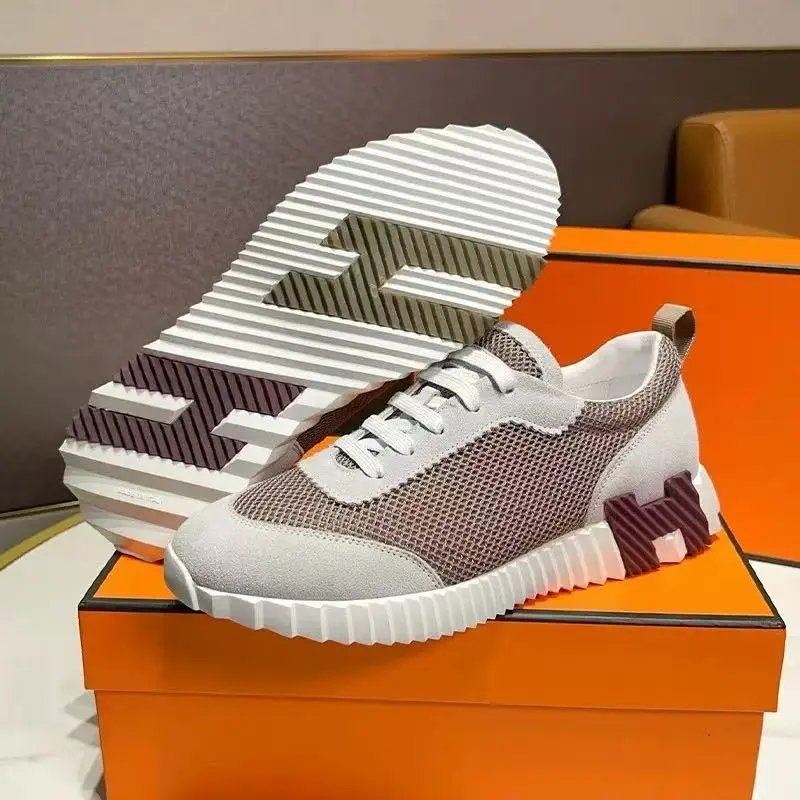 Unbranded Sneakers Low-top lace-up with ribbed sole and heel accent — 22