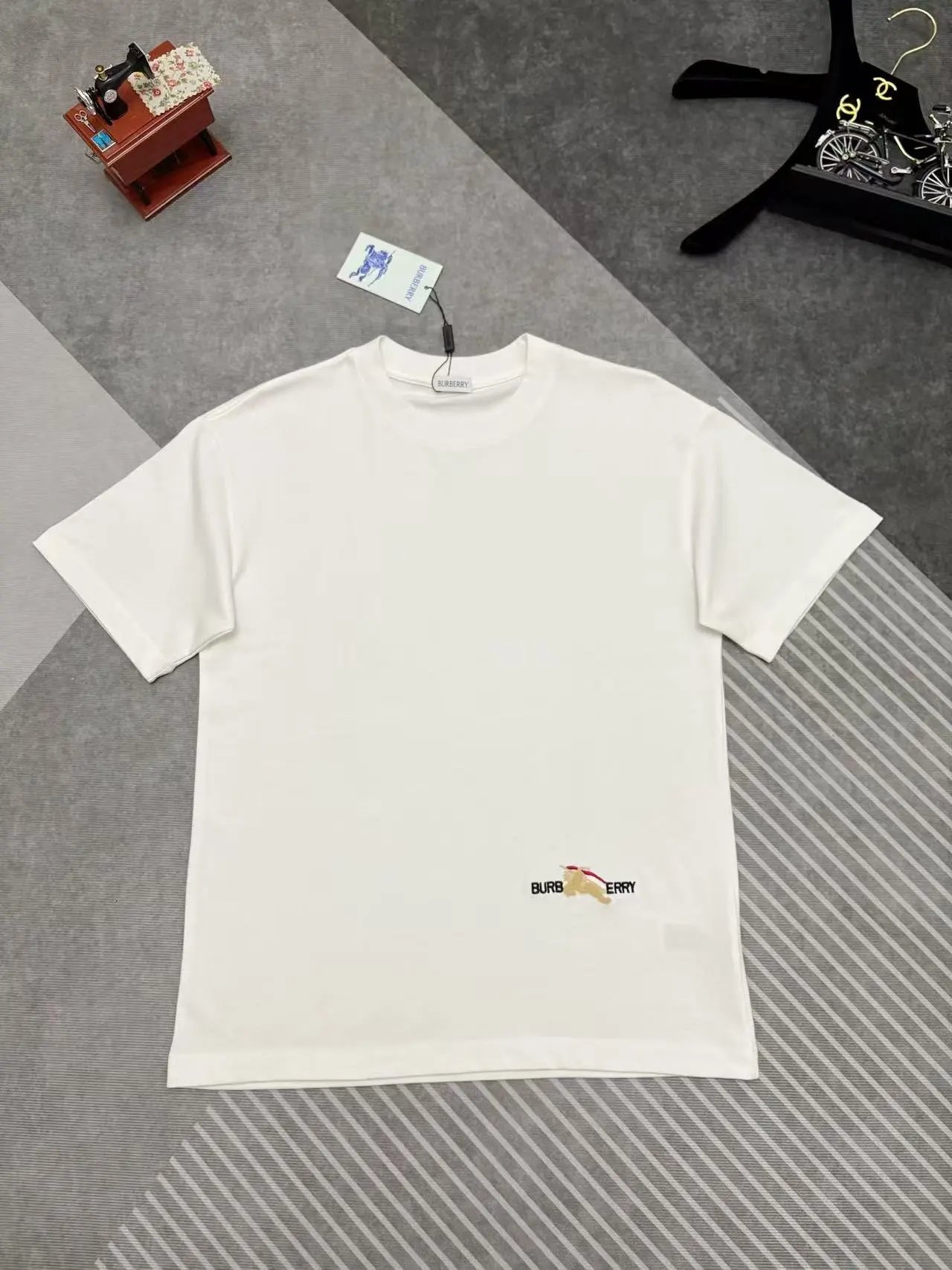 Burberry T-Shirts Short-Sleeve Graphic Logo T-Shirt — 22