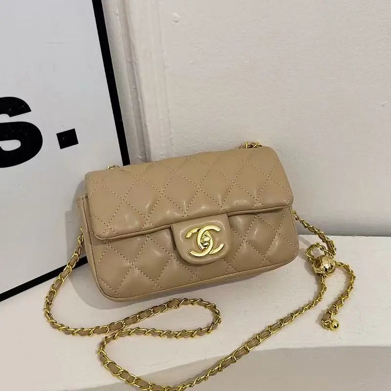 Chanel Shoulder Bags Quilted Chain Bag with Interlocking CC Clasp — 9(21*13*7cm)