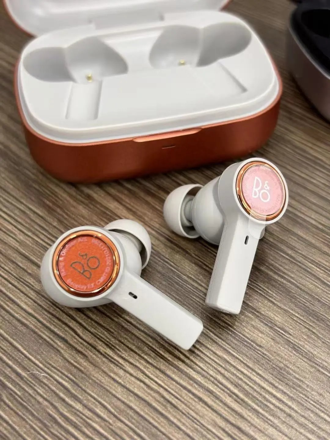 Bang & Olufsen Wireless earbuds image 3