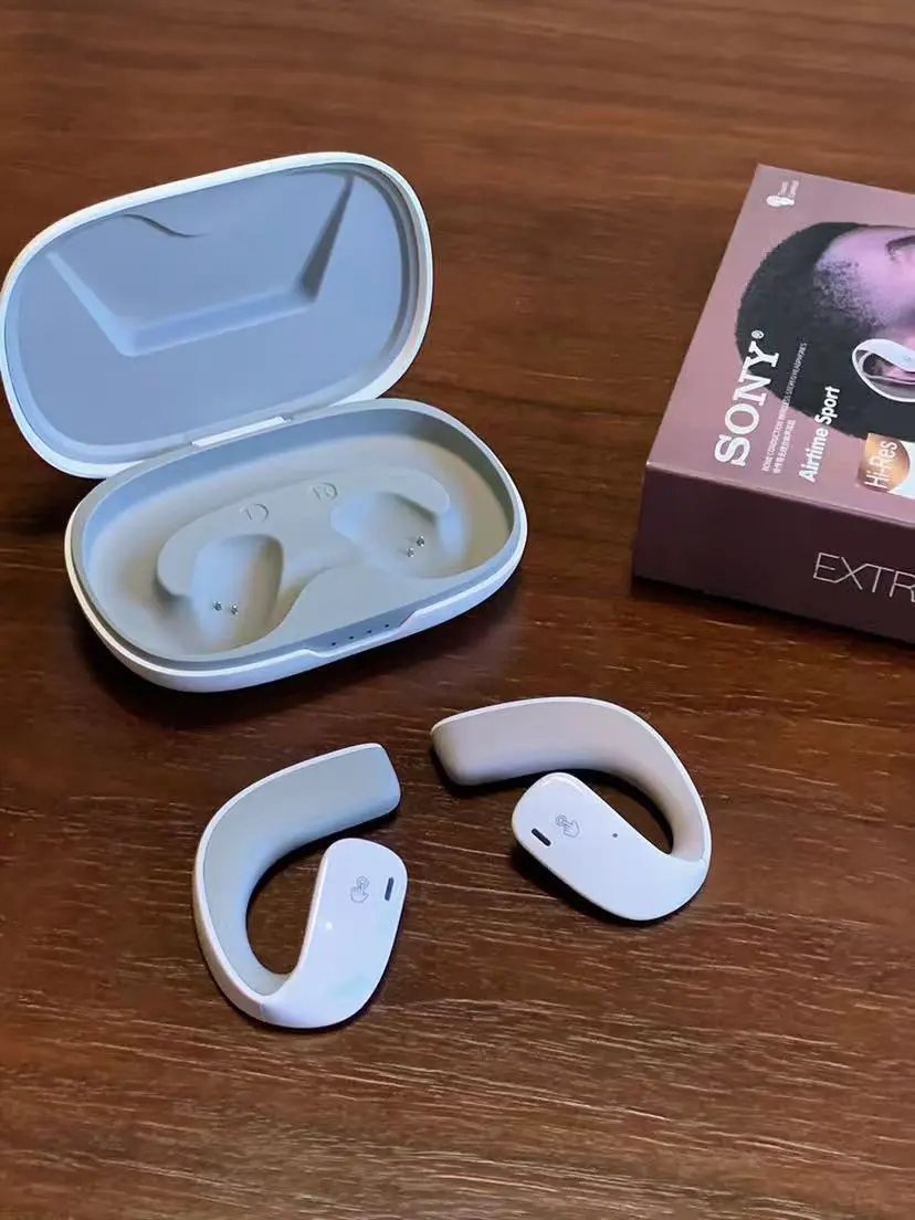 Bang & Olufsen Wireless earbuds image 12