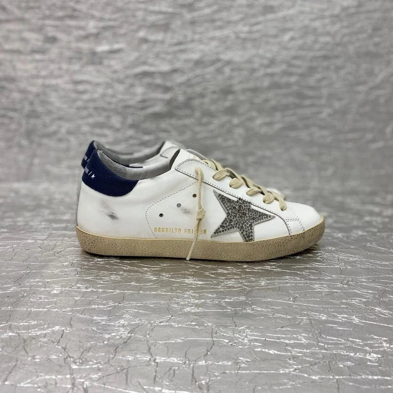 Golden Goose Sneakers Low-top distressed with star appliqué — 29