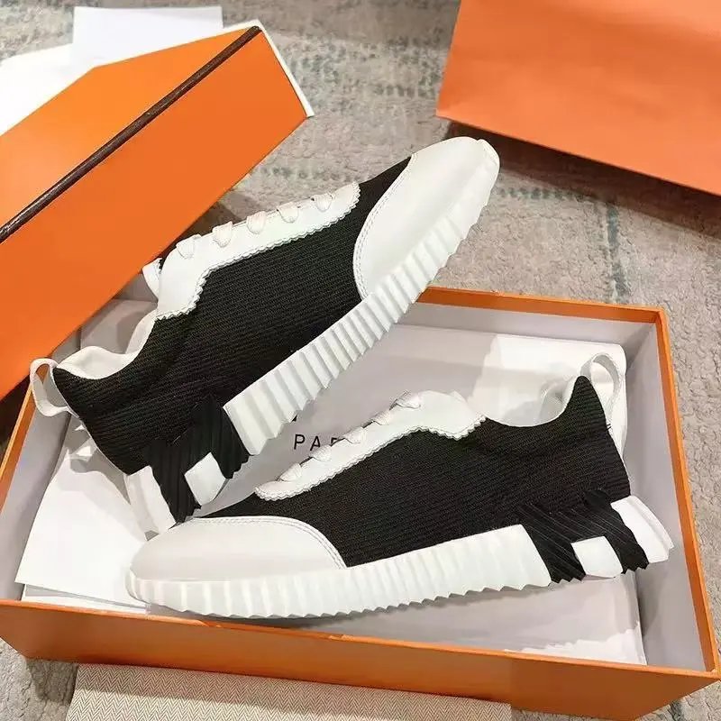 Unbranded Sneakers Low-top lace-up with ribbed sole and heel accent — 32