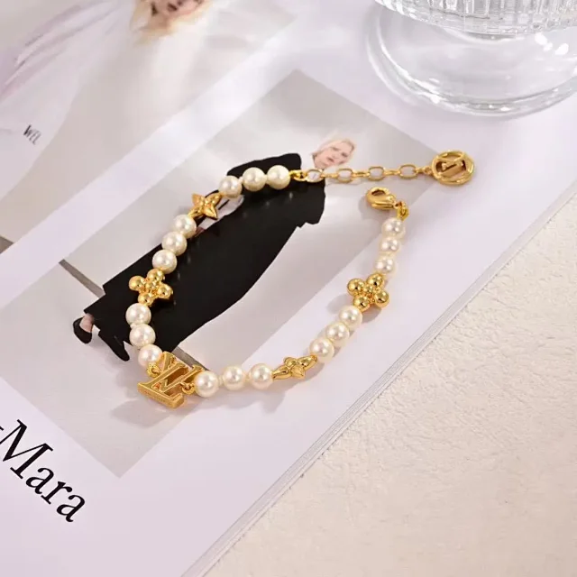 Chanel Jewelry Earrings product detail image 10