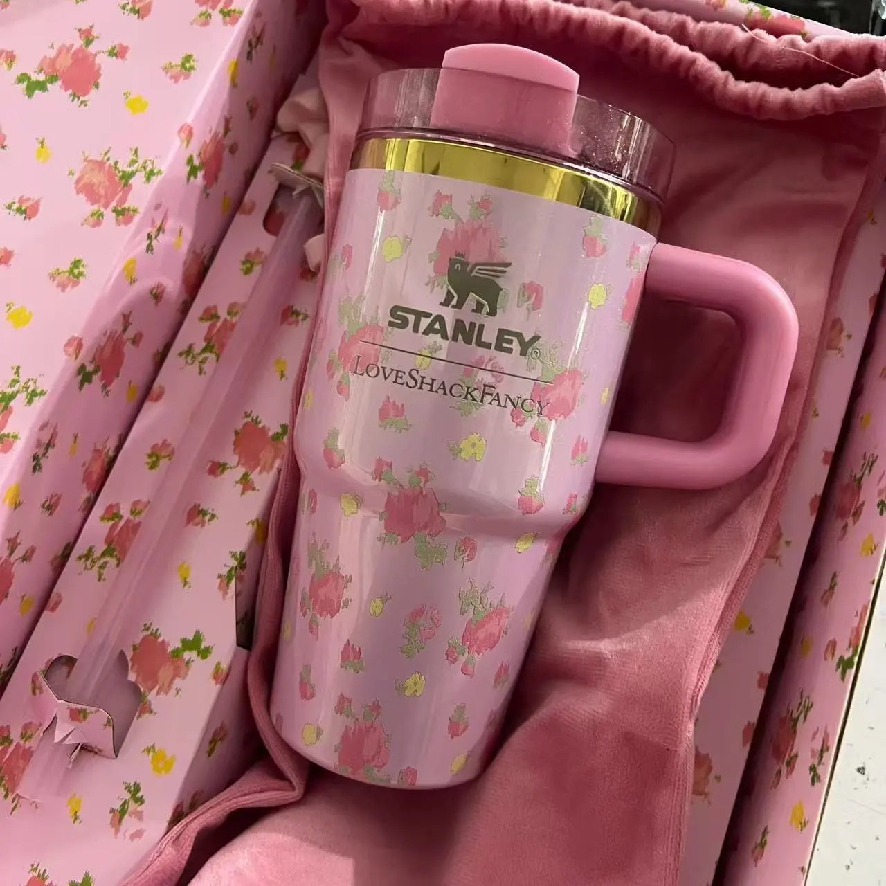Stanley Uncategorized Quencher H2.0 Tumbler with Handle and Straw — 27