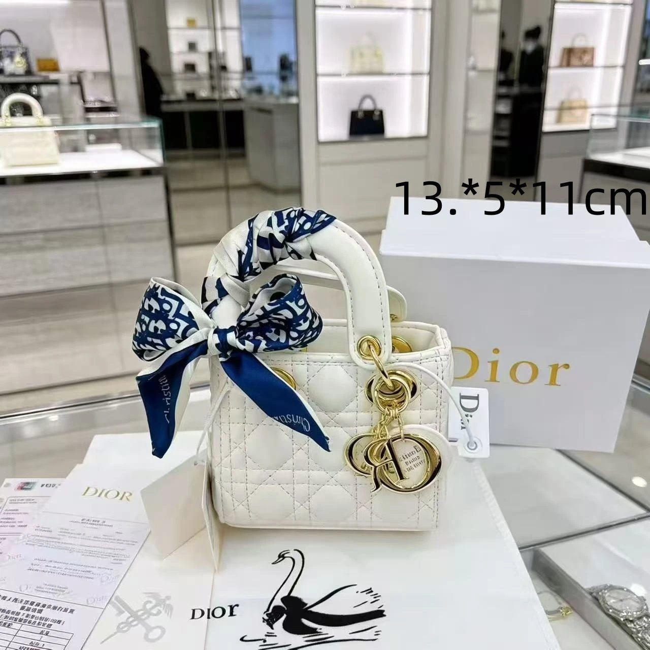 Chanel Crossbody Bags Diamond-Quilted Patent Chain Strap — 32