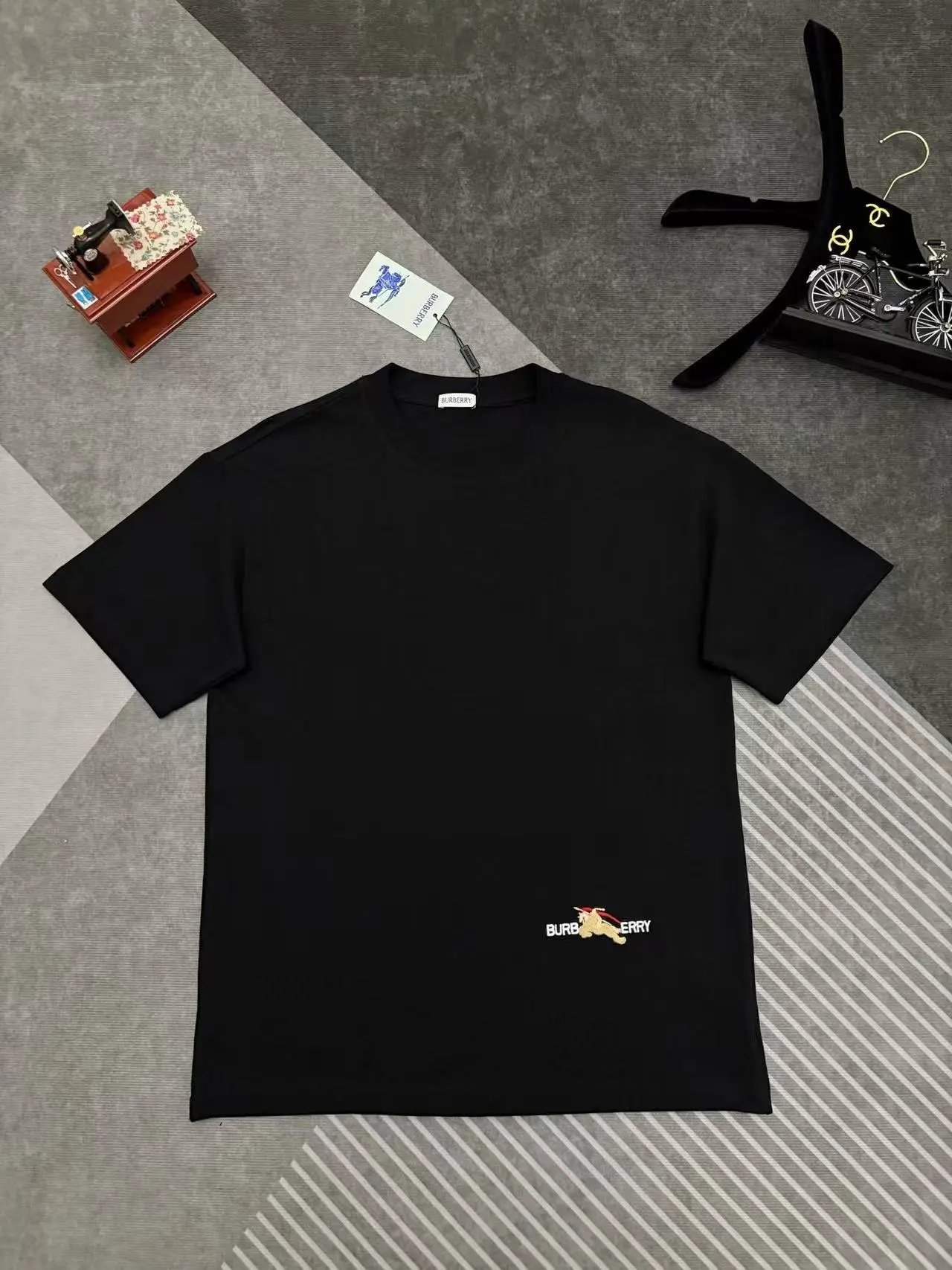 Burberry T-Shirts Short-Sleeve Graphic Logo T-Shirt — 23