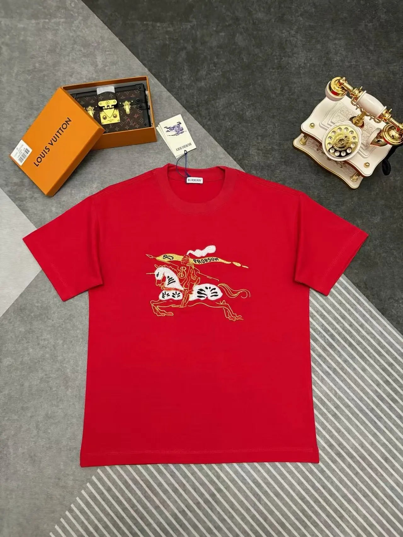Burberry T-Shirts Short-Sleeve Graphic Logo T-Shirt — 26