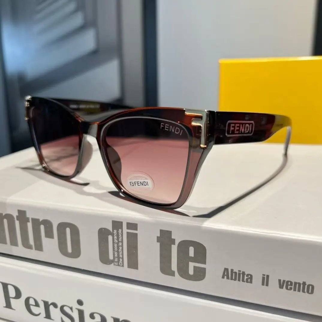 Fendi Eyewear Oversized square rimless sunglasses — 21