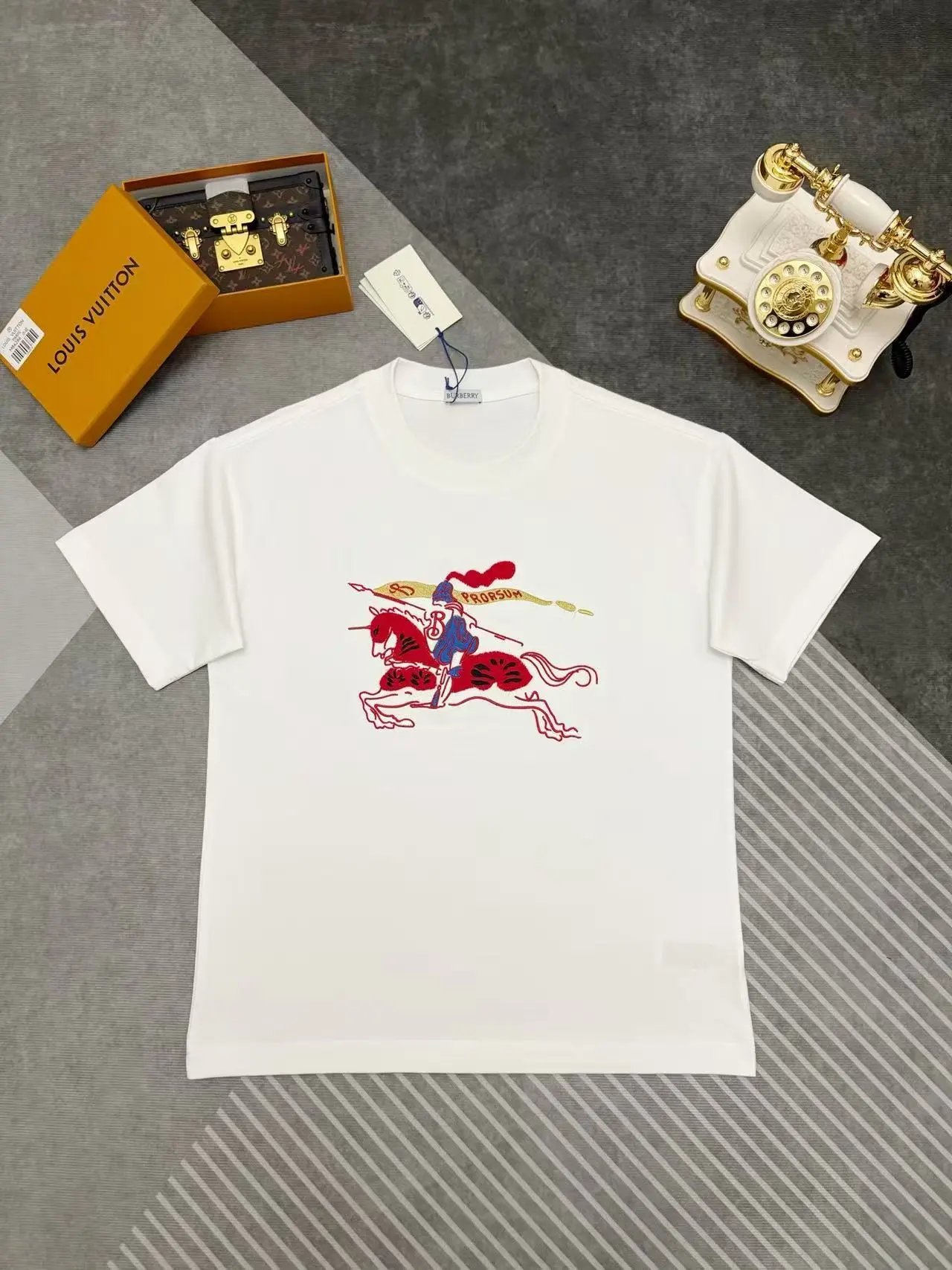 Burberry T-Shirts Short-Sleeve Graphic Logo T-Shirt — 24
