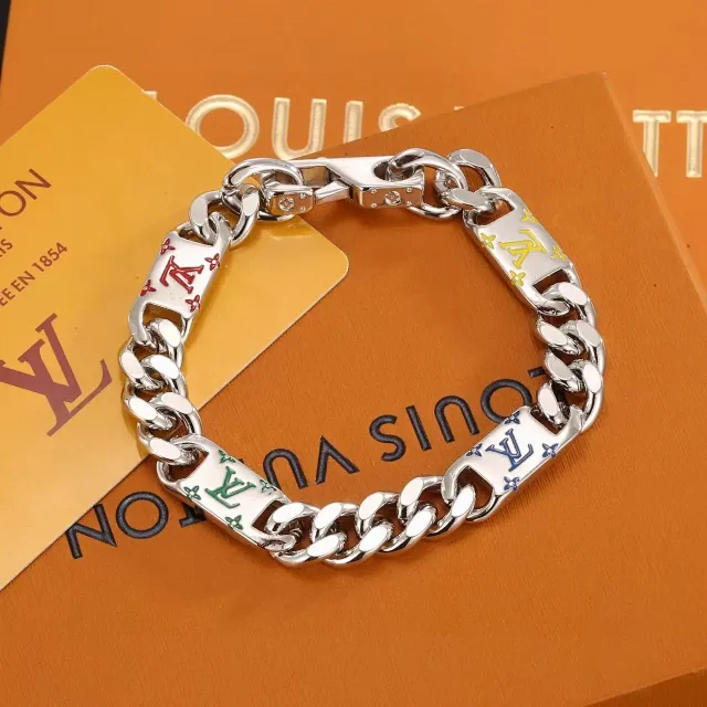 Chanel Jewelry Chain Bracelet with Interlocking CC Charms product detail image 13