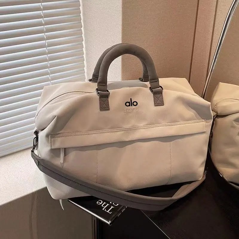 Alo Shoulder Bags Snake-Print Tote — 13
