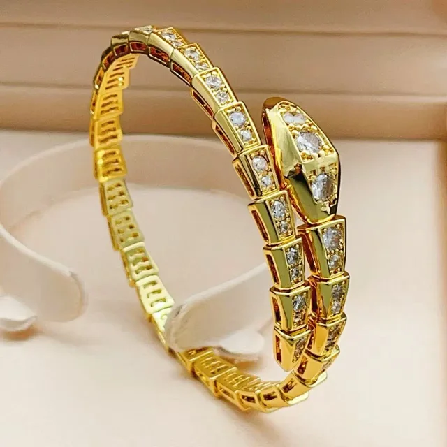 Chanel Jewelry Chain Bracelet with Interlocking CC Charms product detail image 5