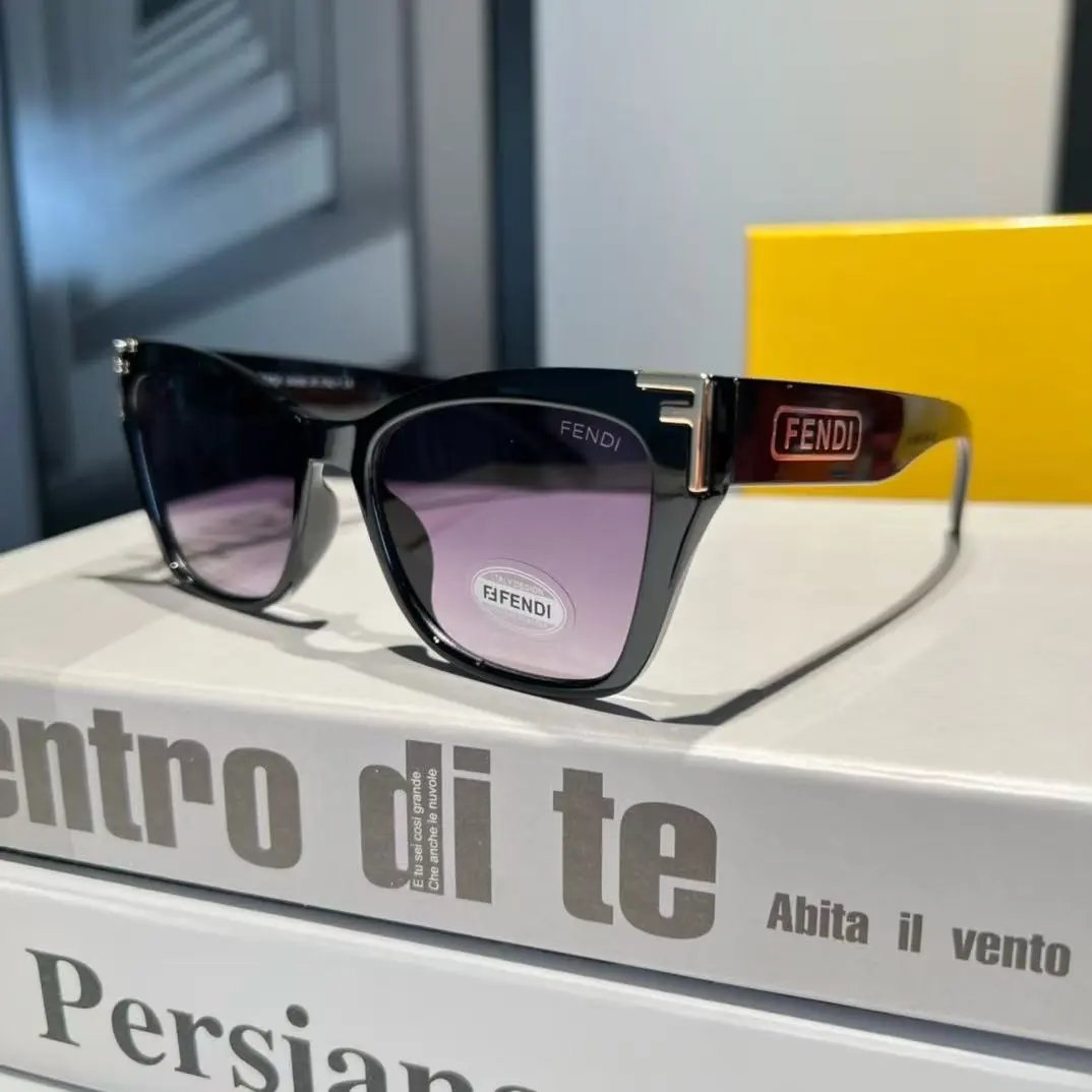 Fendi Eyewear Oversized square rimless sunglasses — 23