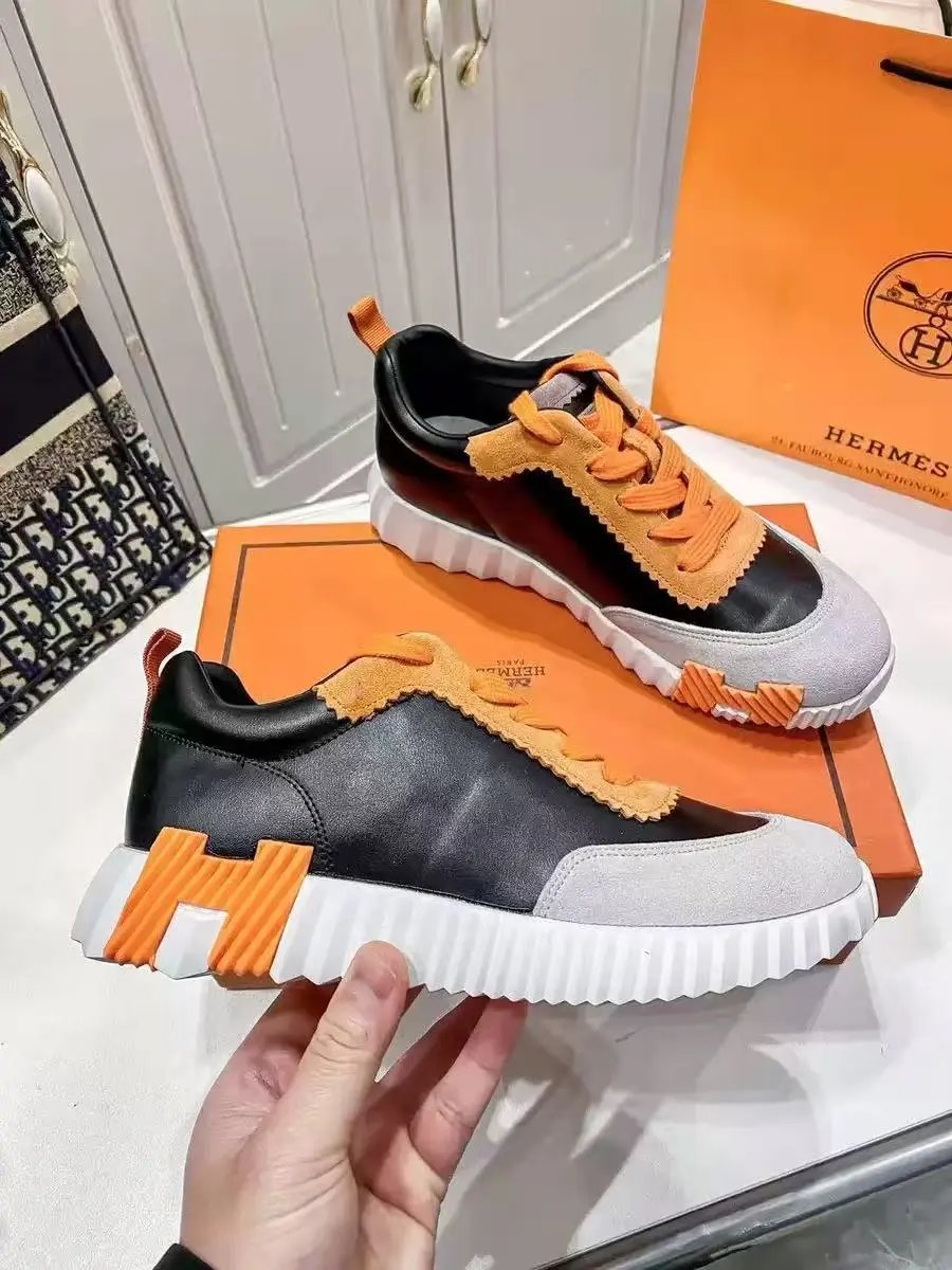 Unbranded Sneakers Low-top lace-up with ribbed sole and heel accent — 37