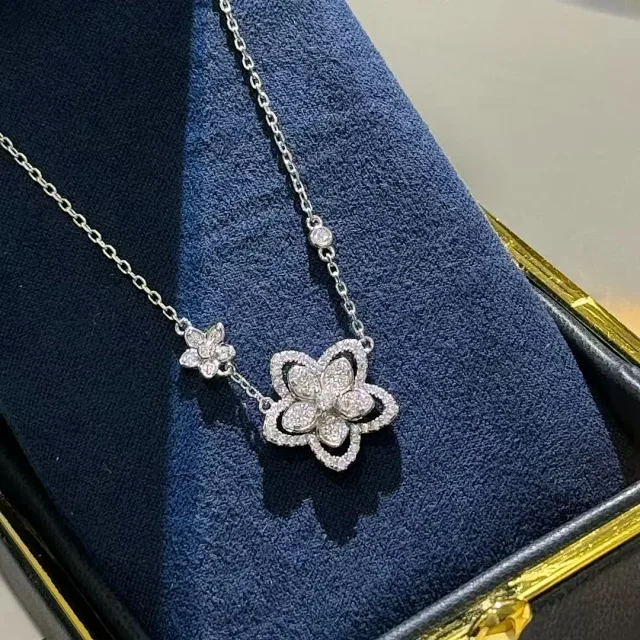 Dior Jewelry Pearl Letter Charm Necklace product detail image 5