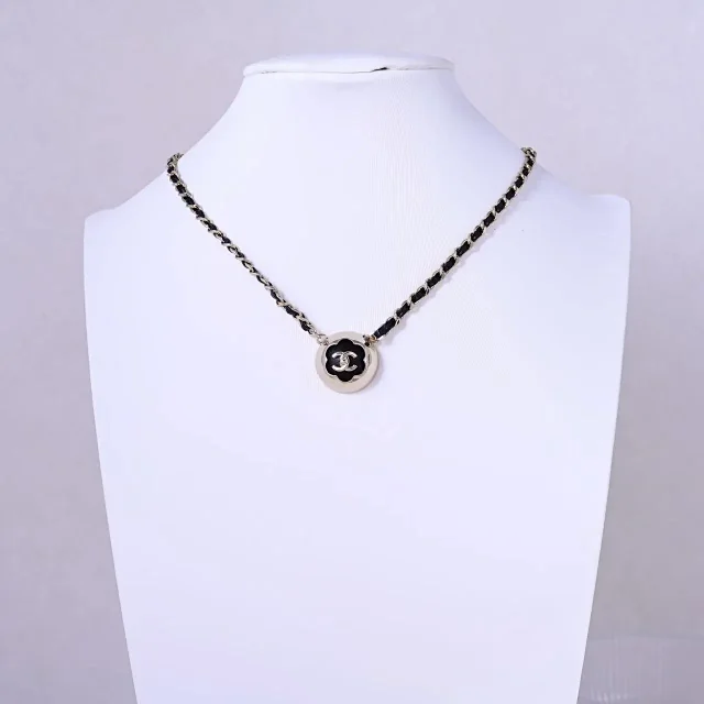 Dior Jewelry Pearl Letter Charm Necklace product detail image 6
