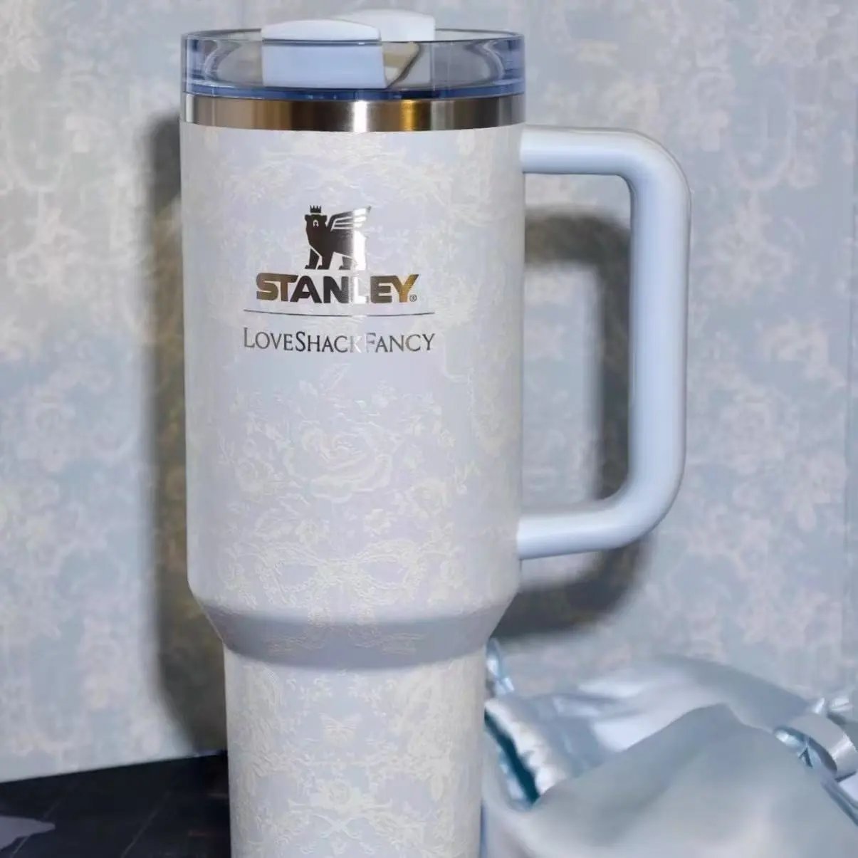 Stanley Uncategorized Quencher H2.0 Tumbler with Handle and Straw — 23