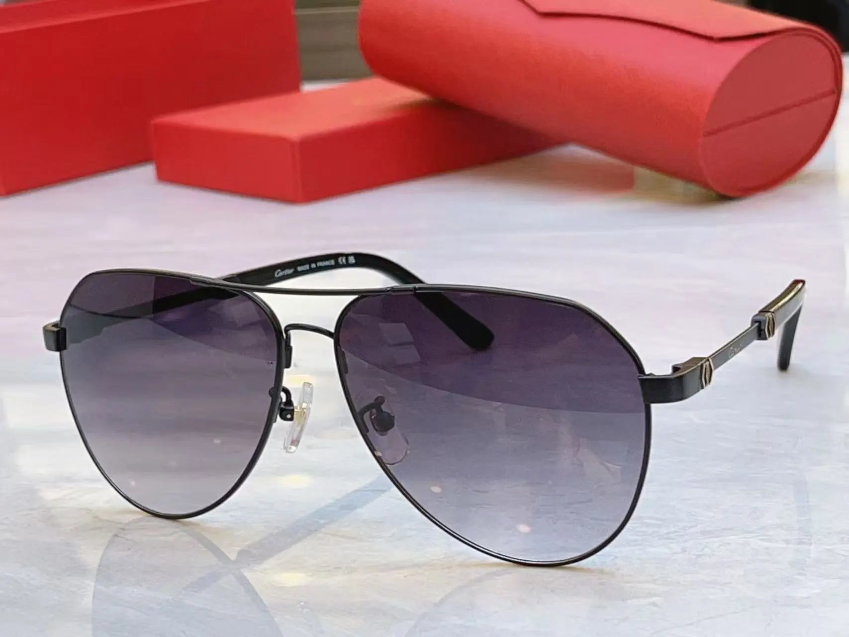 Cartier Eyewear 8033 rimless rectangular sunglasses with gold-tone hardware — 26