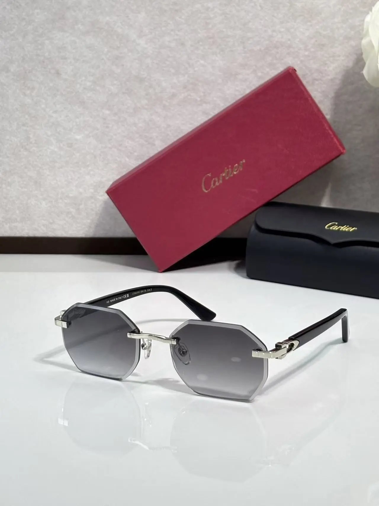 Cartier Eyewear 8033 rimless rectangular sunglasses with gold-tone hardware — 40