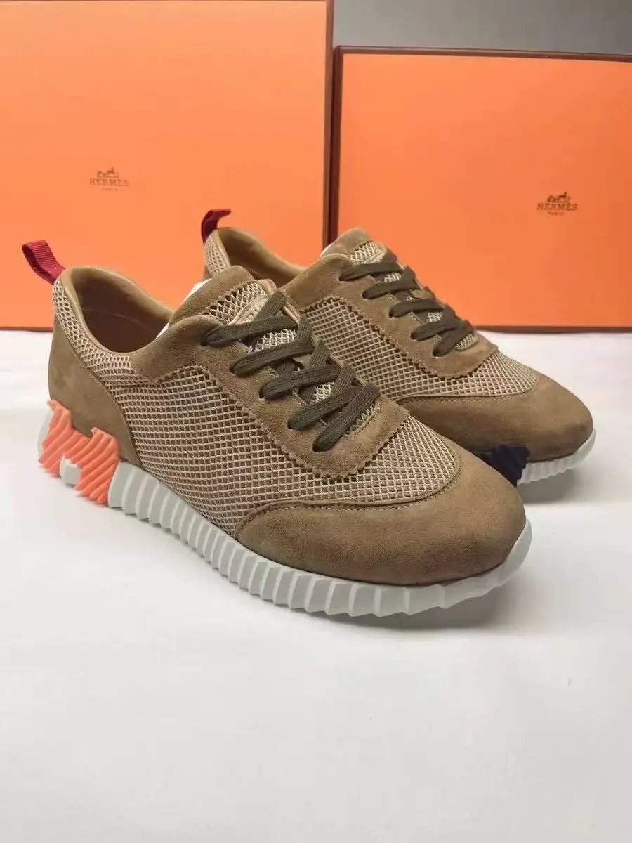 Unbranded Sneakers Low-top lace-up with ribbed sole and heel accent — 35