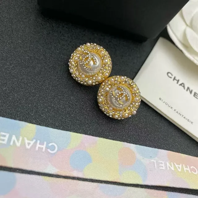 Chanel Jewelry Assorted Earrings product detail image 4