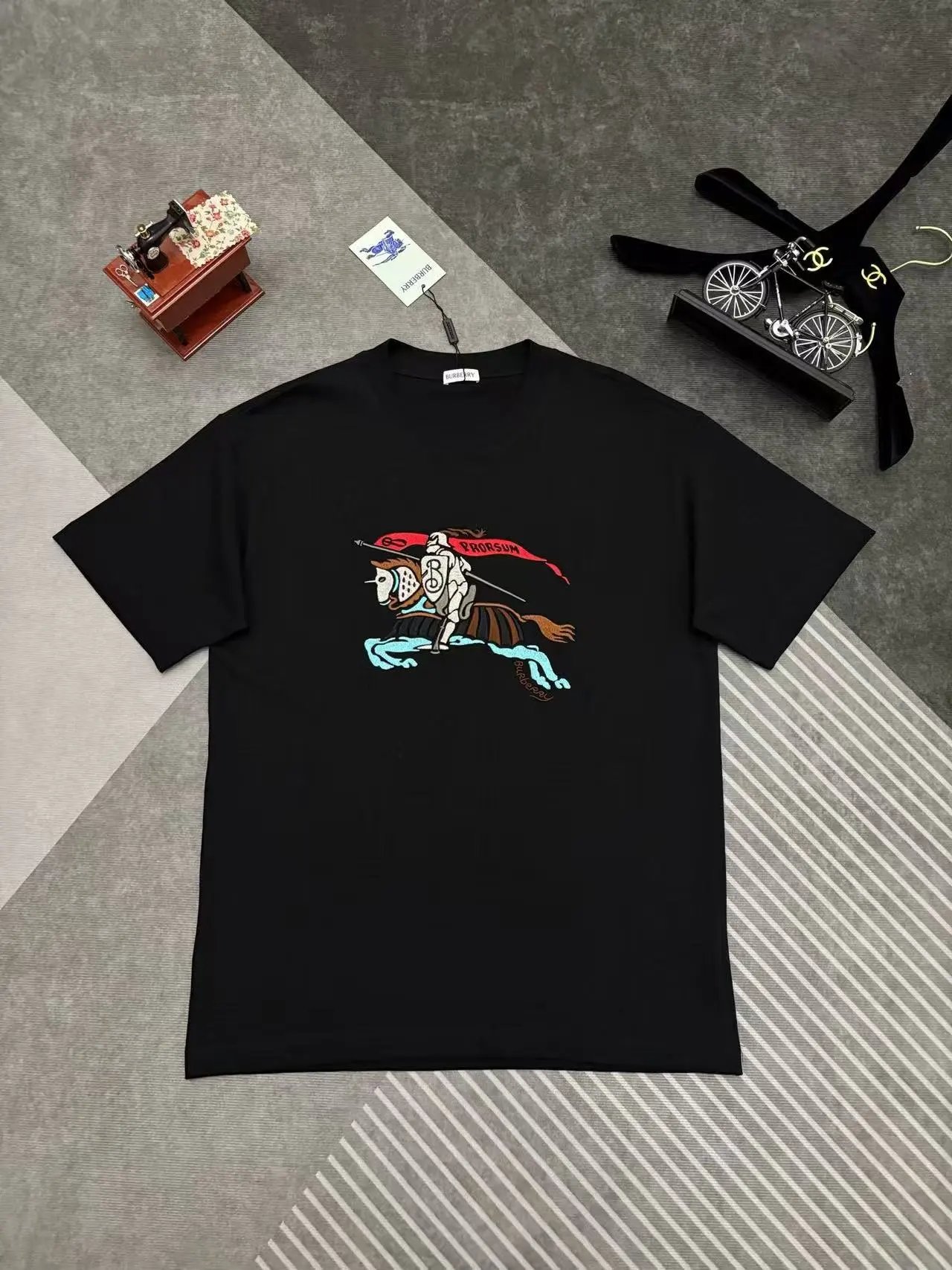 Burberry T-Shirts Short-Sleeve Graphic Logo T-Shirt — 30