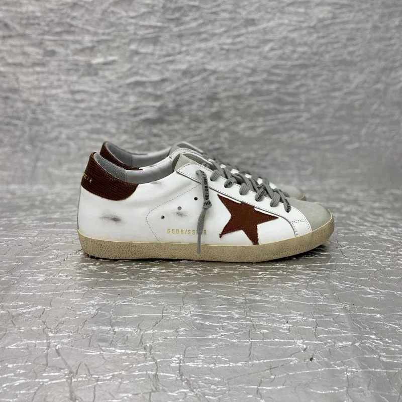 Golden Goose Sneakers Low-top distressed with star appliqué — 237