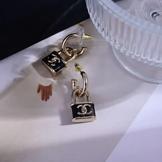 Chanel Jewelry Assorted Earrings product detail image 10