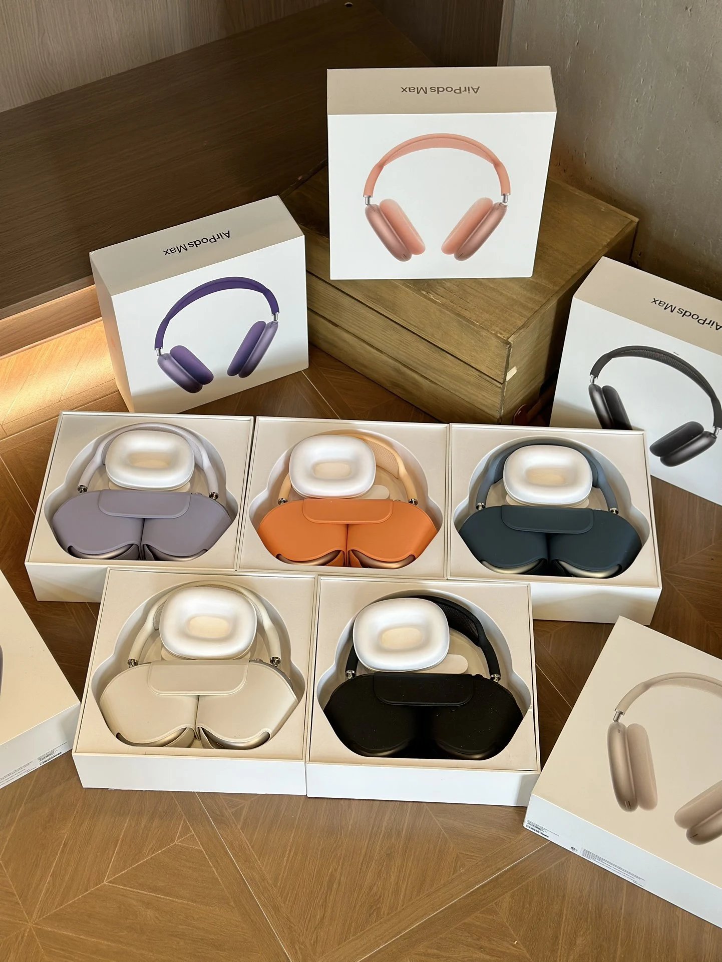 Five-color headphones