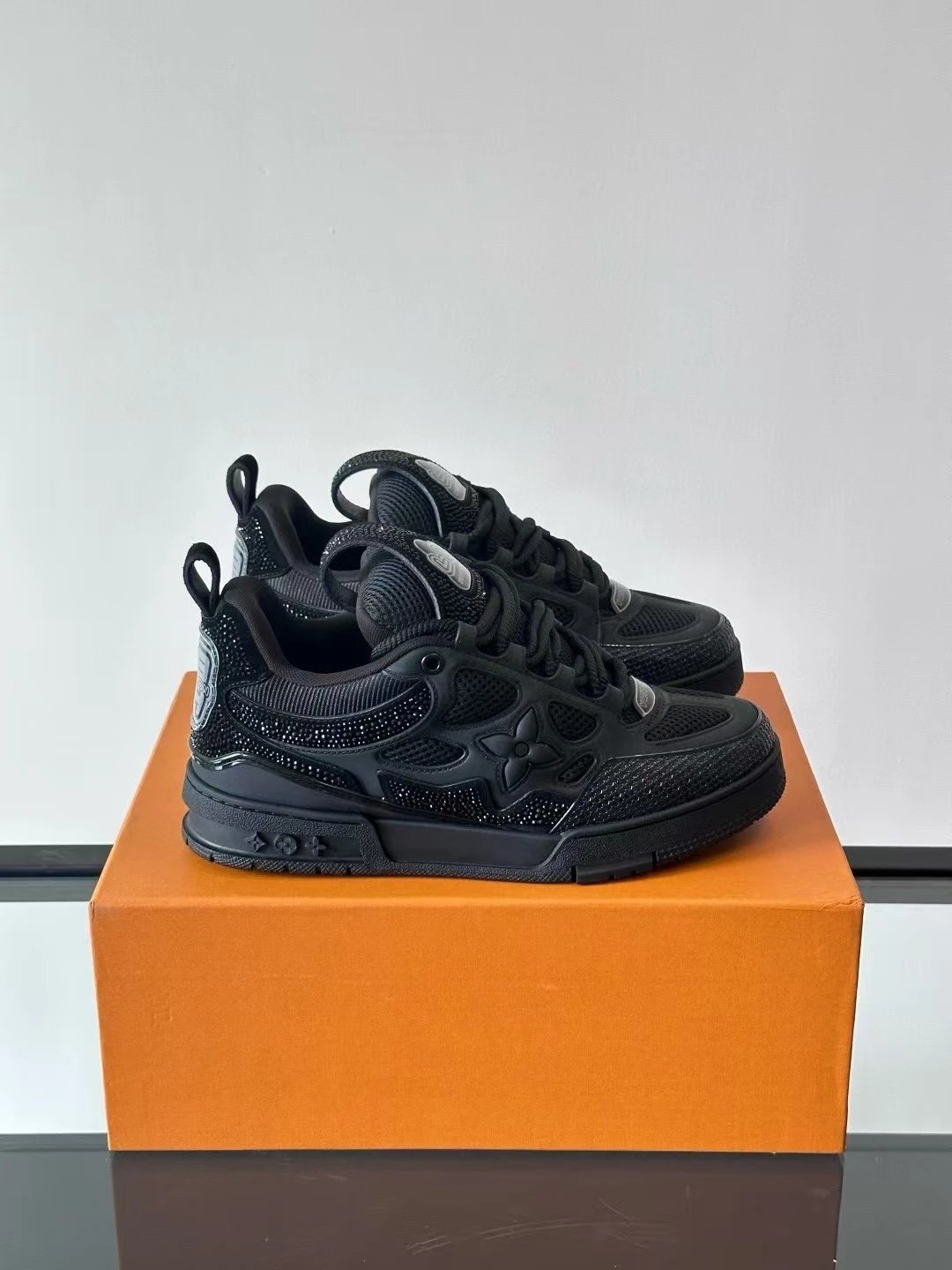 LV High Quality 1:1 Original Sneakers (Requires Hot Diamond Application, Which Takes a Long Time)