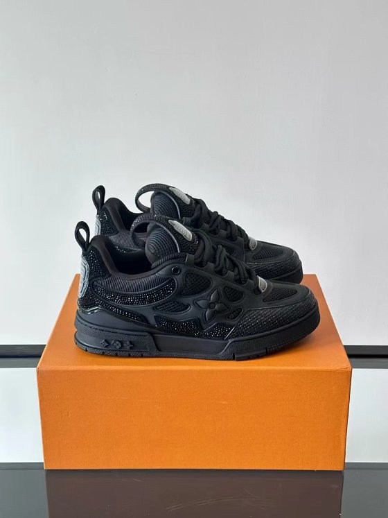 LV High Quality 1:1 Original Sneakers (Requires Hot Diamond Application, Which Takes a Long Time)