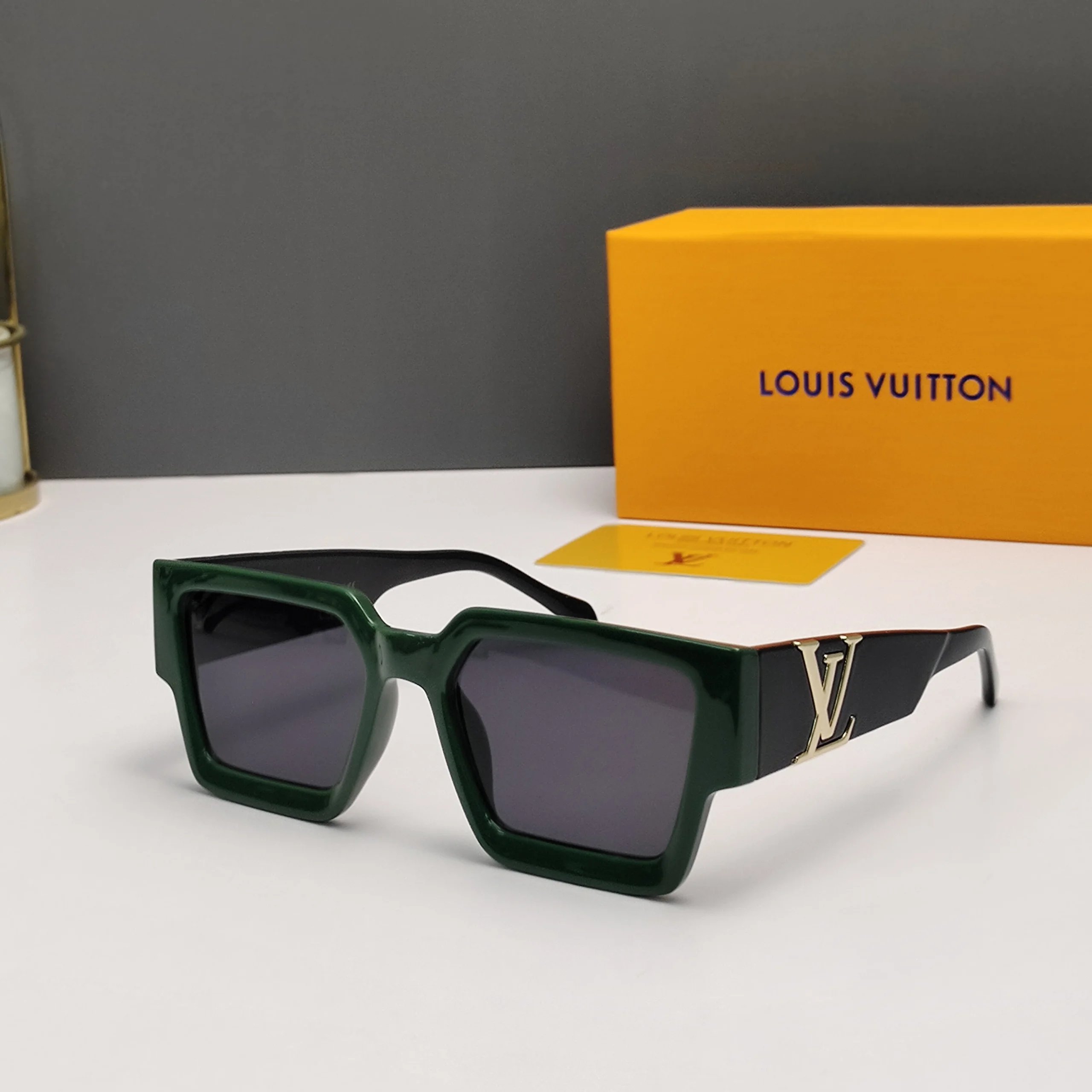V Sunglasses photo 3
