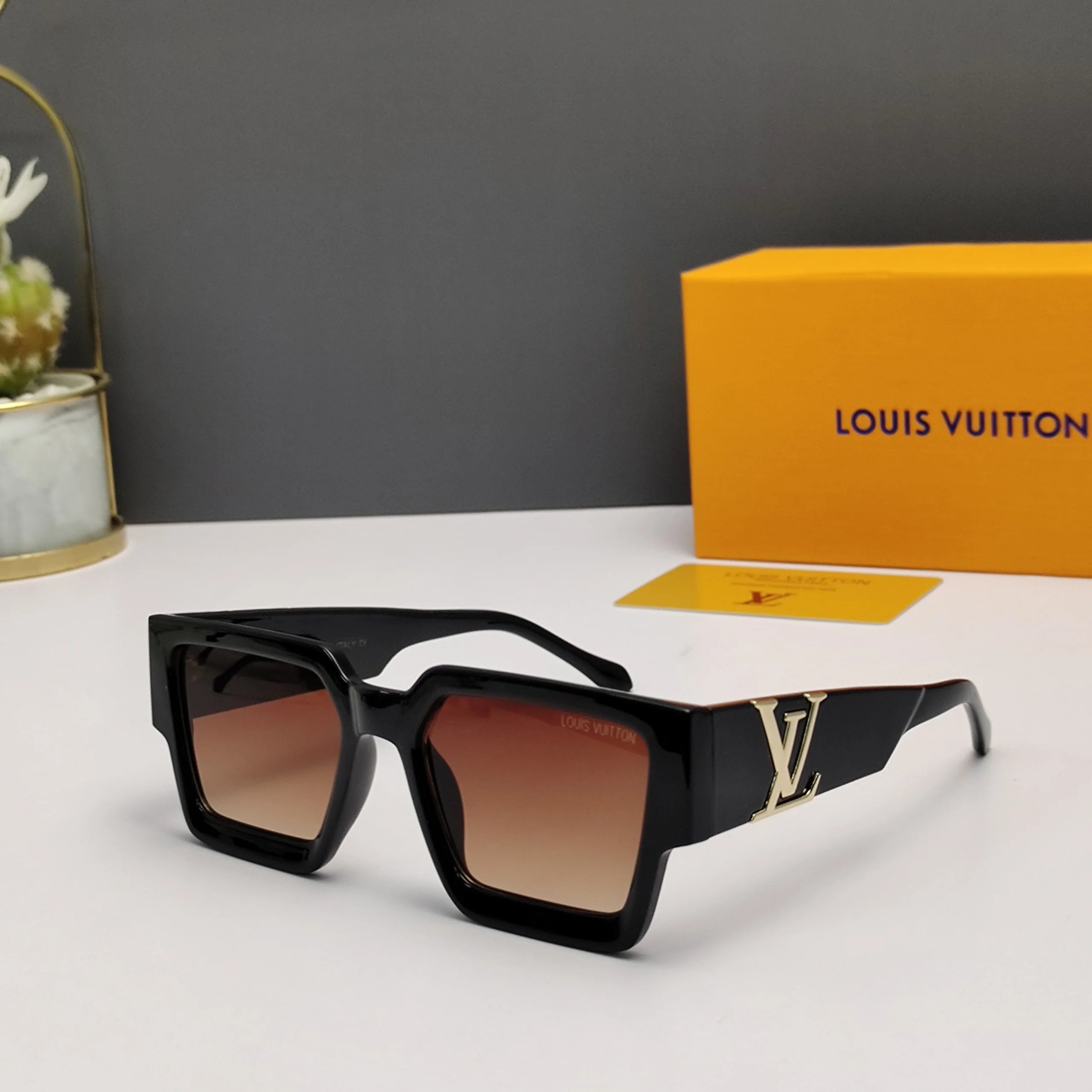 V Sunglasses photo 4