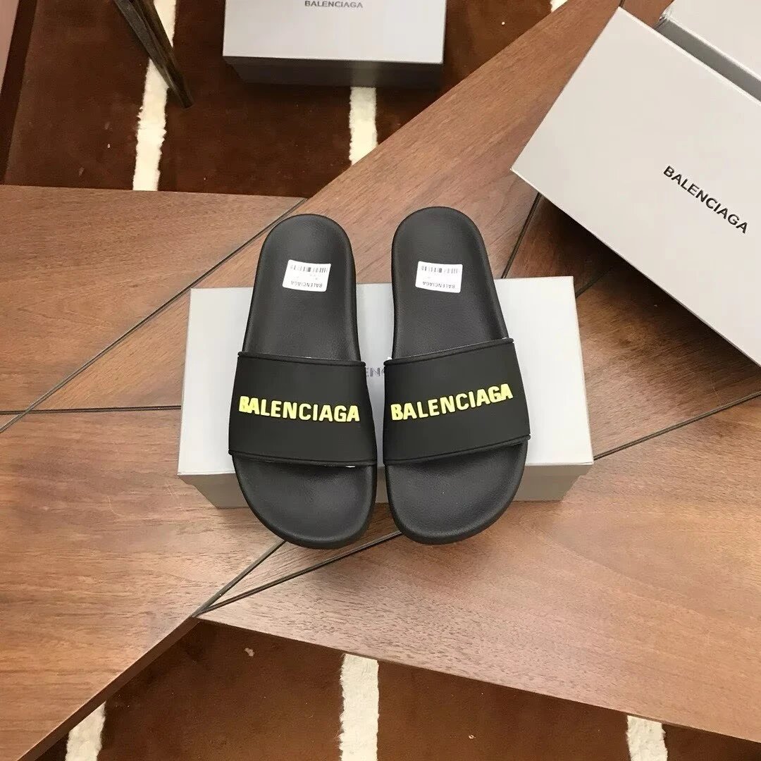 Nike Sneakers Perforated Upper with Studded Outsole — Balen 6