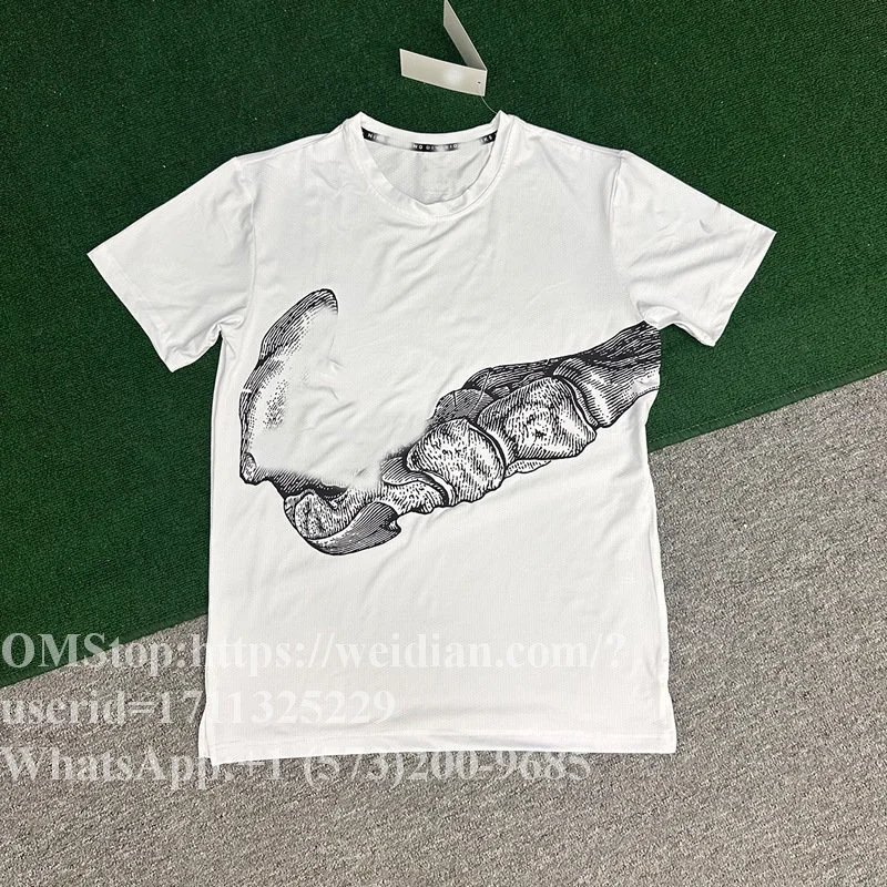 889 white T-shirt sleeves