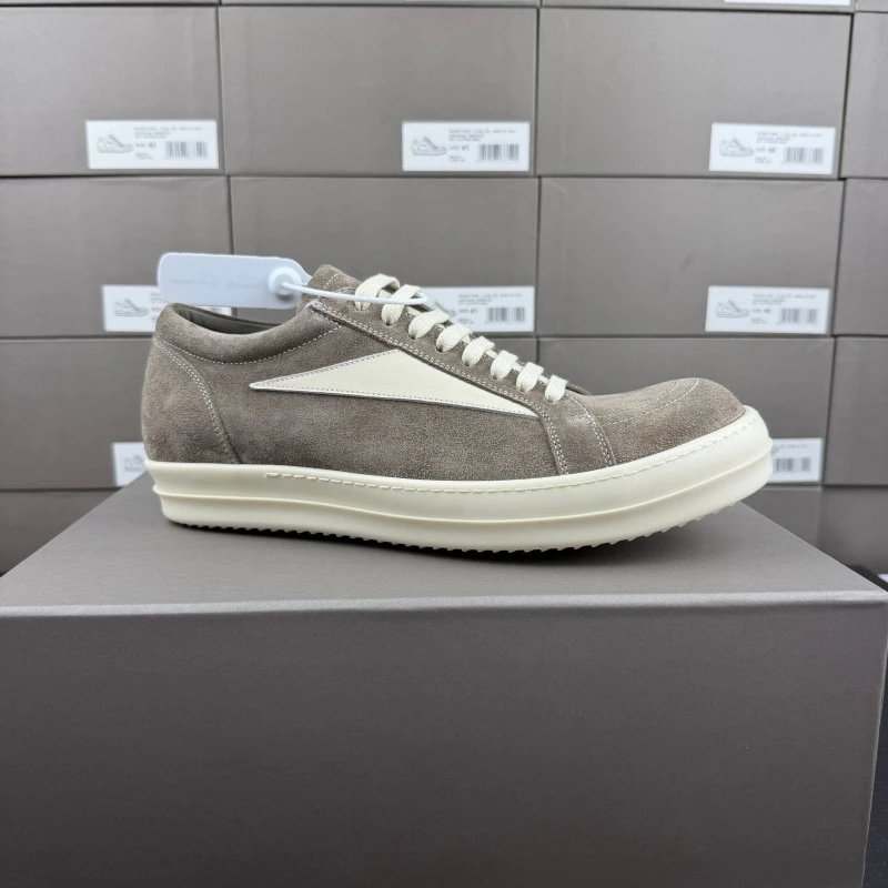Low-top gray small triangle (suede)