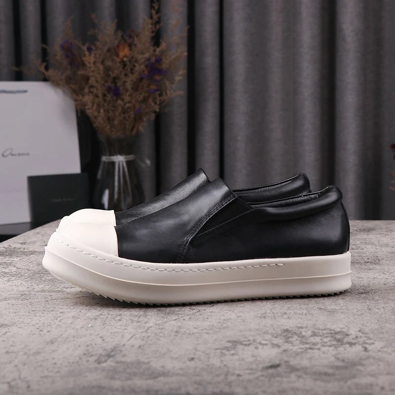 Slip-on black (leather)
