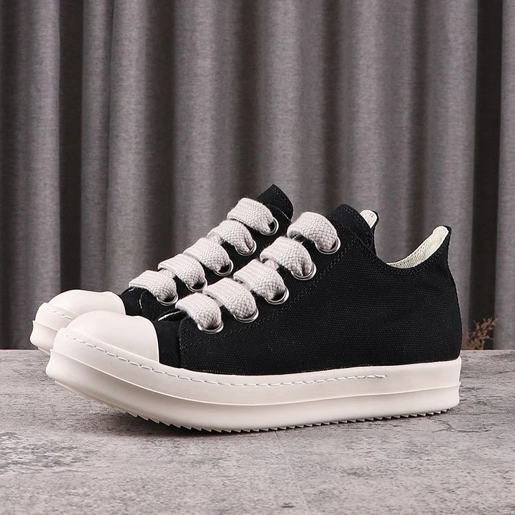 Low-top black (canvas)