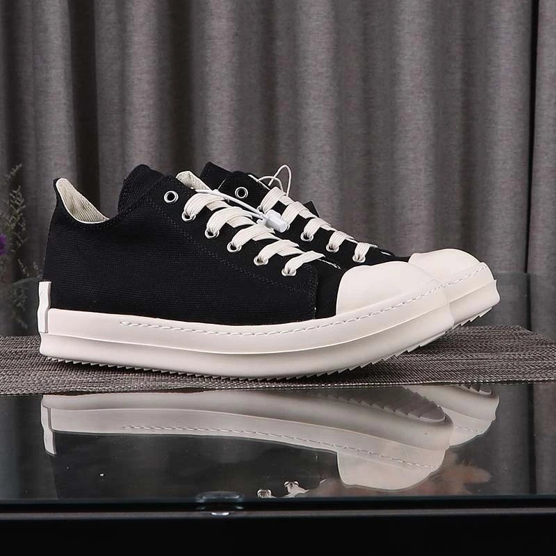 Low-top black patch (canvas)