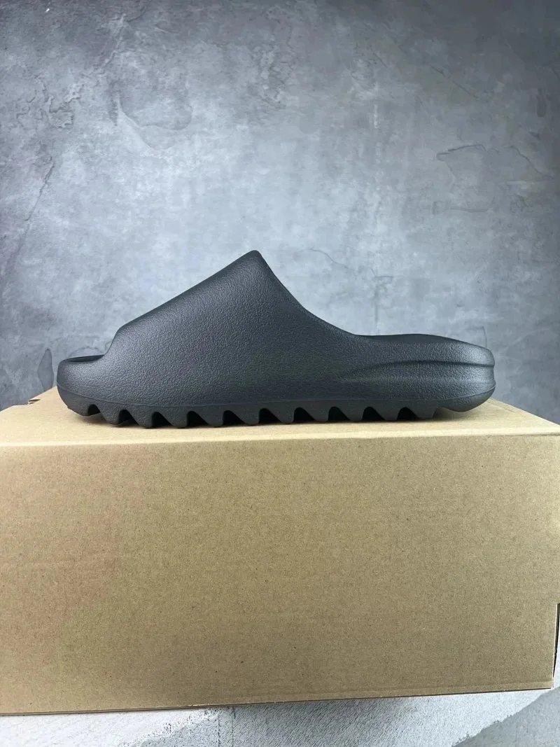 Black/HQ6448