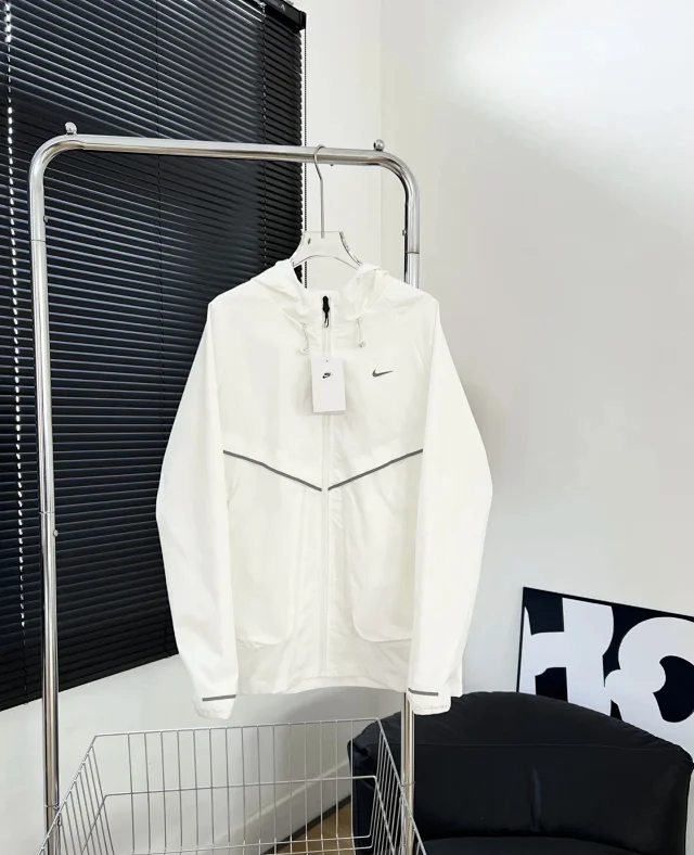 Nike Jackets Lightweight Hooded Zip-Front Windbreaker product detail image 20